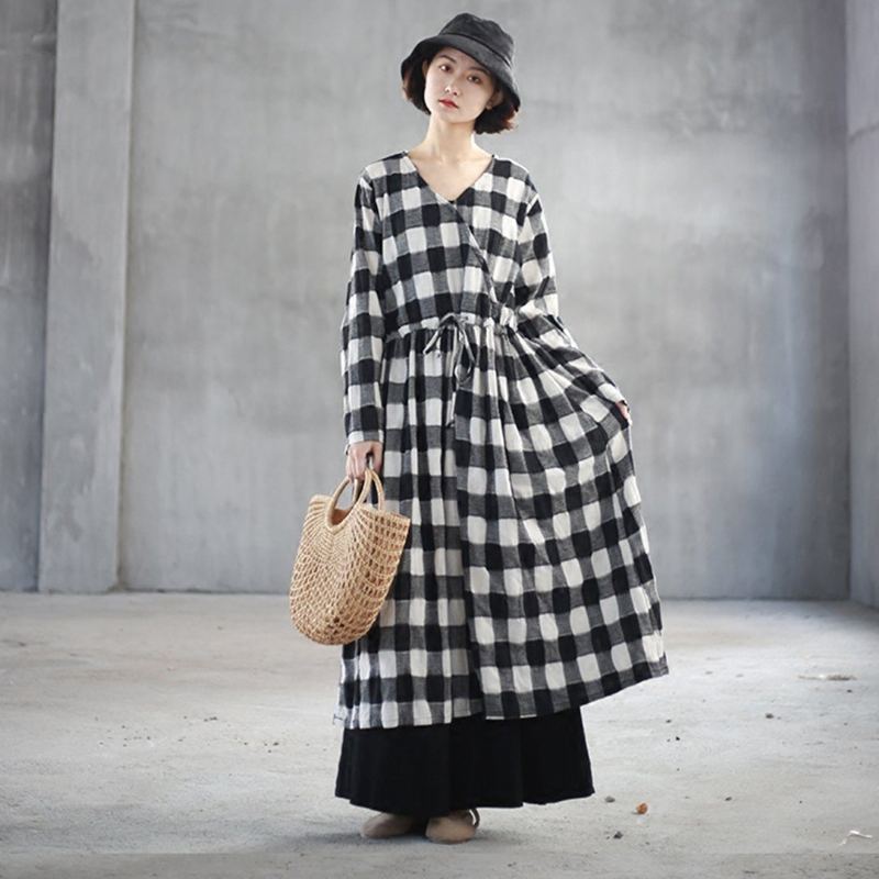 V-ringad Gingham Linen Swing Dress