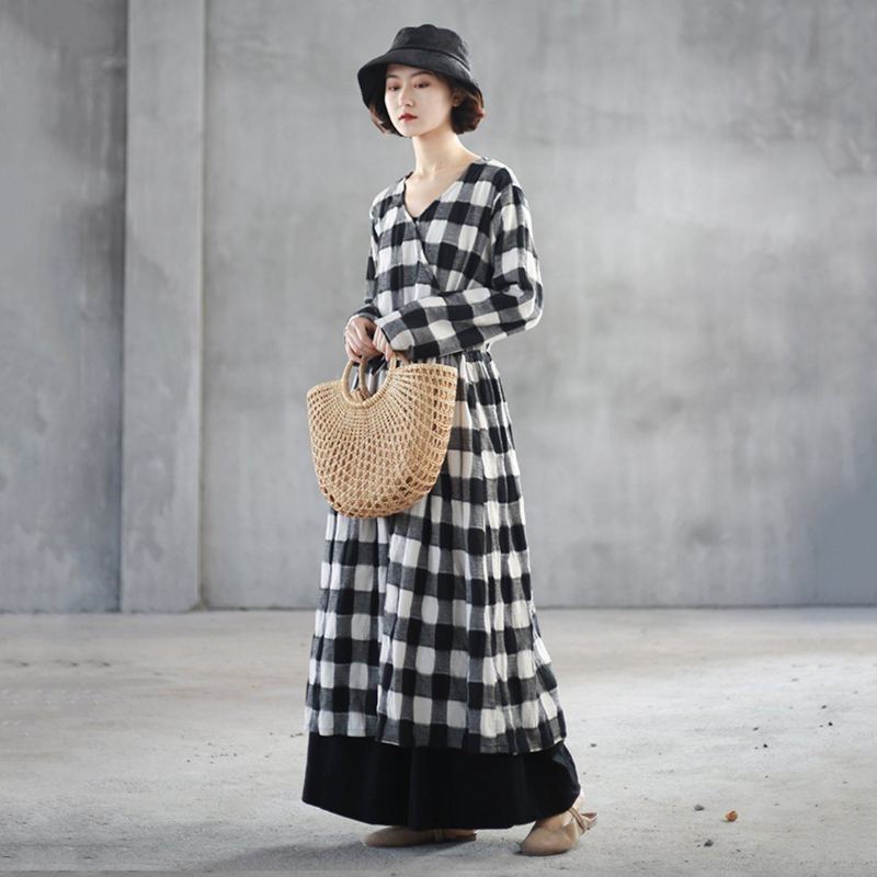 V-ringad Gingham Linen Swing Dress